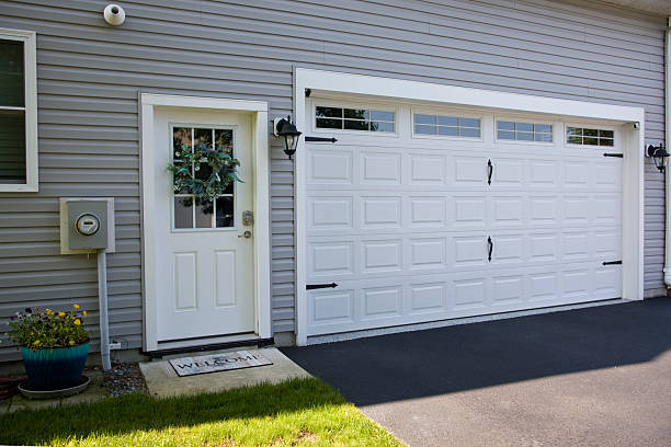 24/7 Emergency Garage Door Roller Replacement experts in Salem, SD